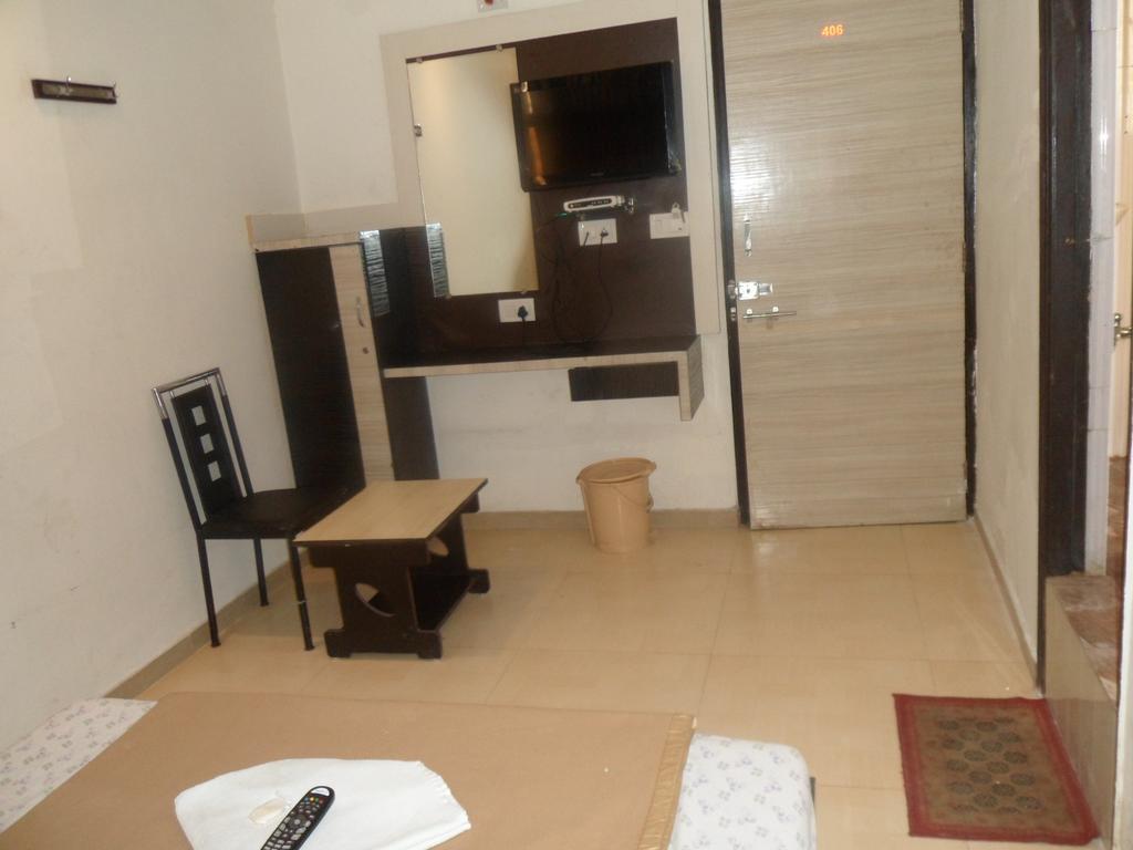 Hotel New Balaji Ahmadábád Szoba fotó